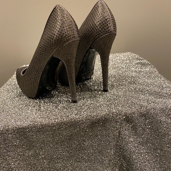 Gray embellished heels - Picture 4 of 4